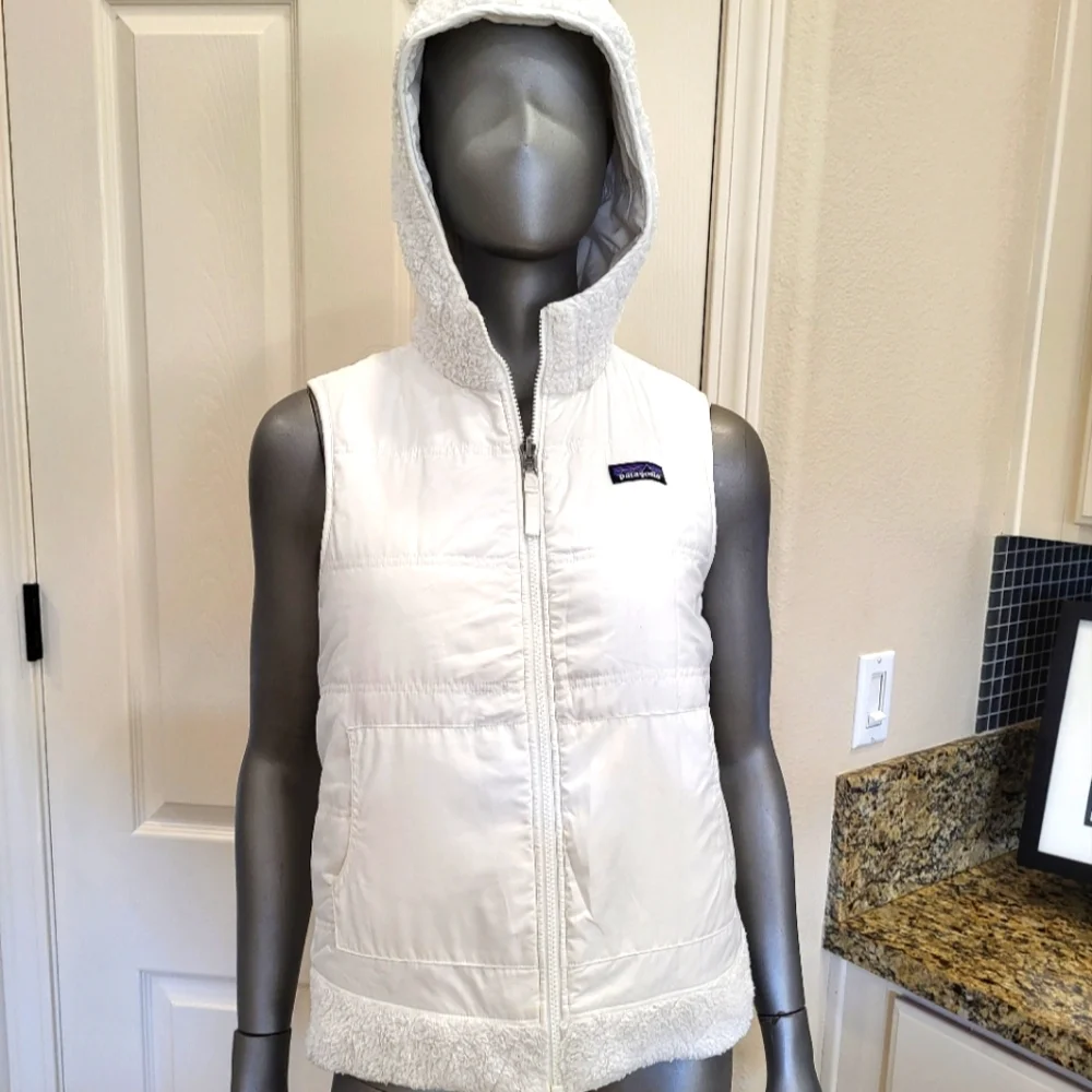 B15. Patagonia Women's Reversible White Hooded Vest - Size Small - Picture 4 of 11